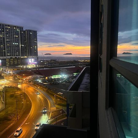 Botiza Suites At Jesselton Quay Kota Kinabalu Room photo