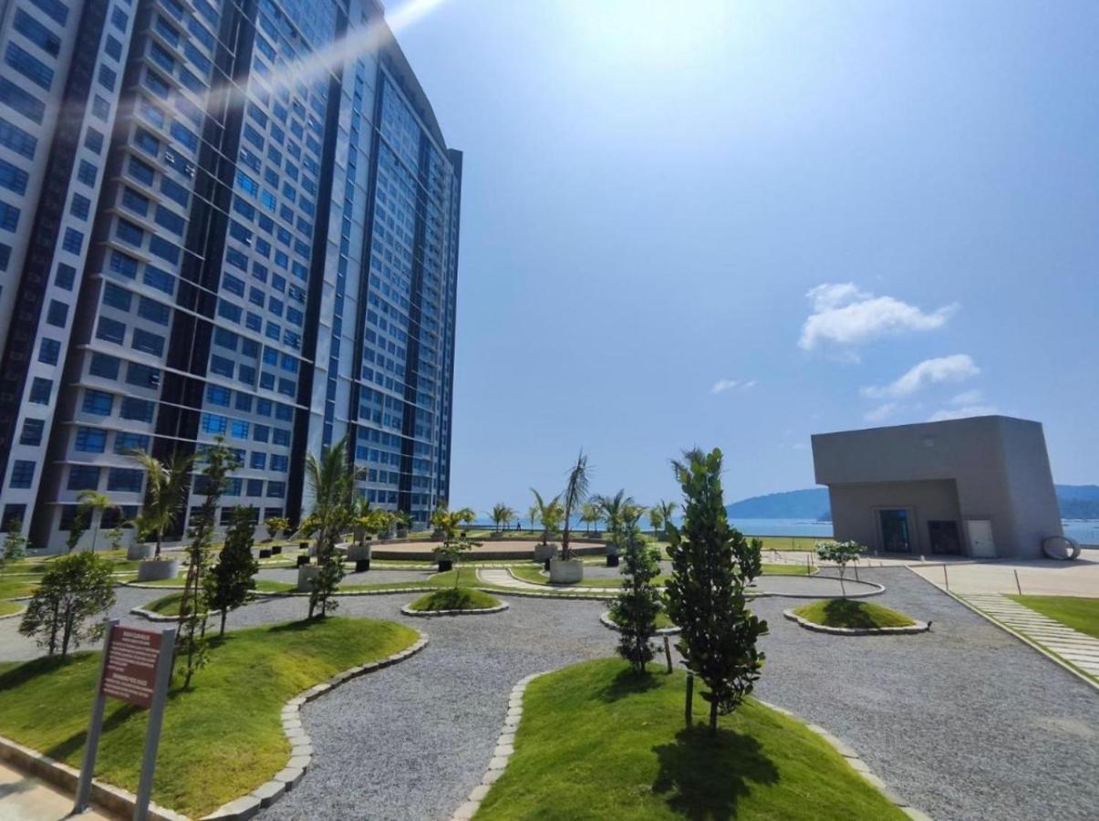 Botiza Suites At Jesselton Quay Kota Kinabalu Exterior photo