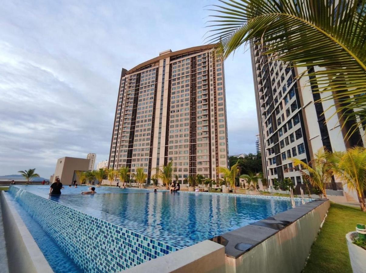 Botiza Suites At Jesselton Quay Kota Kinabalu Exterior photo