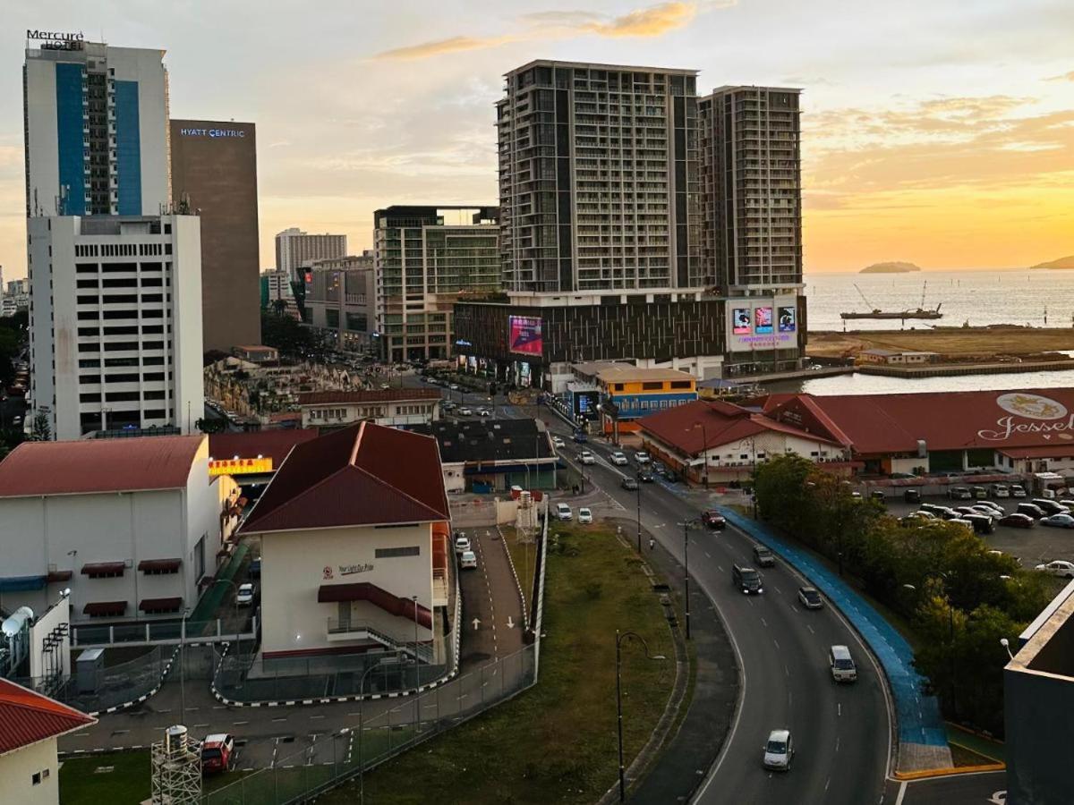 Botiza Suites At Jesselton Quay Kota Kinabalu Exterior photo