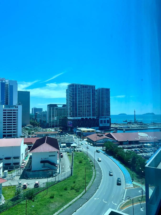Botiza Suites At Jesselton Quay Kota Kinabalu Exterior photo